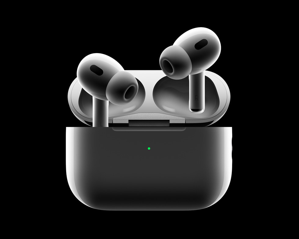 The second-generation AirPods Pro and new charging case. (2022 Lightning version)
