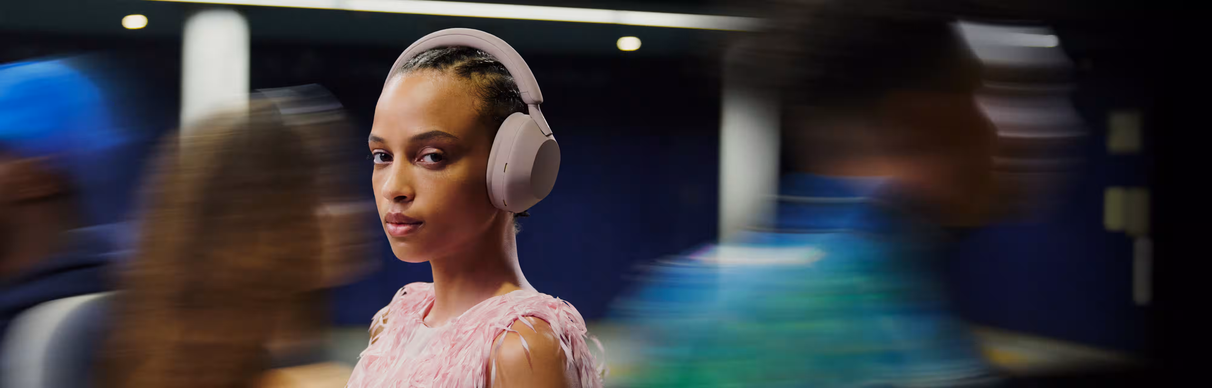 Sony WH-1000XM5 during travel